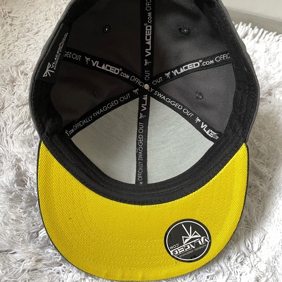 V Laced Brand New Lace Up SnapBack - Picture 4 of 4